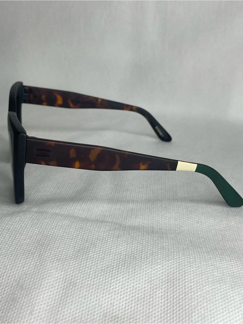 TOMS Sydney Traveler Collection CatEye Sunglasses Tortoise Frame Green Tint Lens